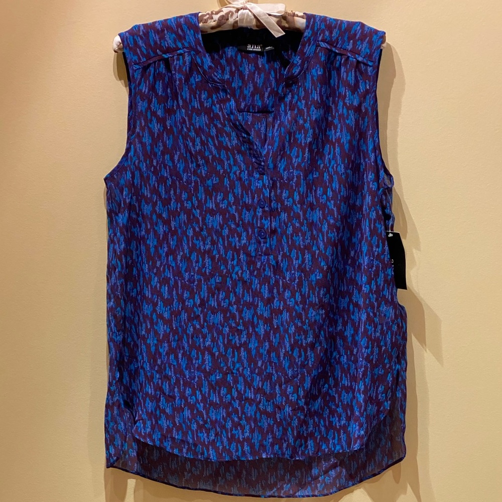 🌟HP🌟NWT a.n.a Sleeveless Blue Print Henley Top L